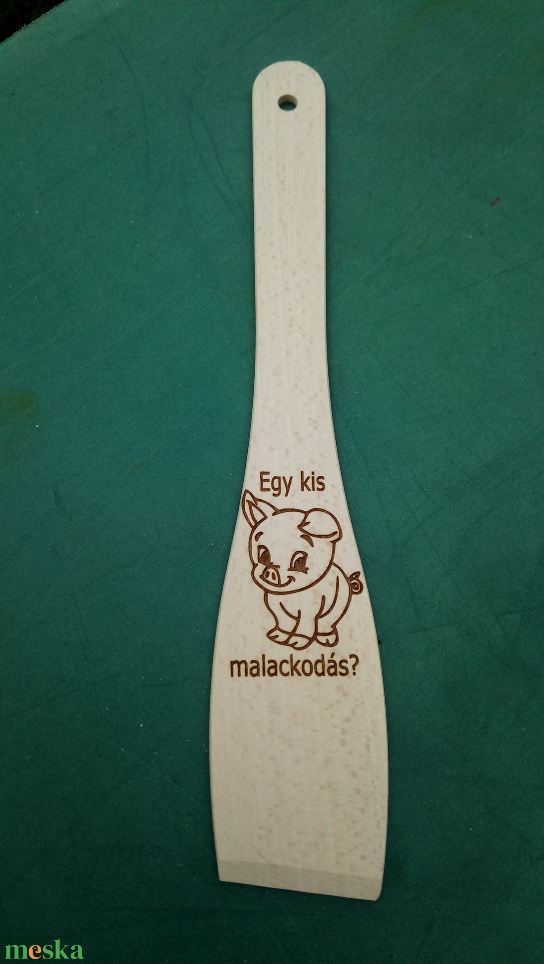 Humoros(nak szánt) dísz teflonlapát, malac ábrával. Poénos húsfordító lapát. Ajándék fakanál képes háziáldás-sal. - otthon & életmód - konyhafelszerelés, tálalás - sütés, főzés - fakanál & fakanáltartó - Meska.hu Humoros(nak szánt) dísz teflonlapát, malac ábrával. Poénos húsfordító lapát. Ajándék fakanál képes háziáldás-sal. - otthon & életmód - konyhafelszerelés, tálalás - sütés, főzés - fakanál & fakanáltartó - Meska.hu