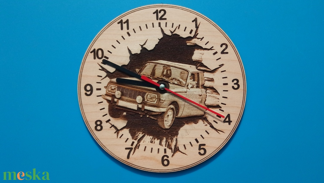 Wartburg 353 (remélem) humorosan előbújik az órarésből. - otthon & életmód - dekoráció - fali és függő dekoráció - falióra & óra - Meska.hu