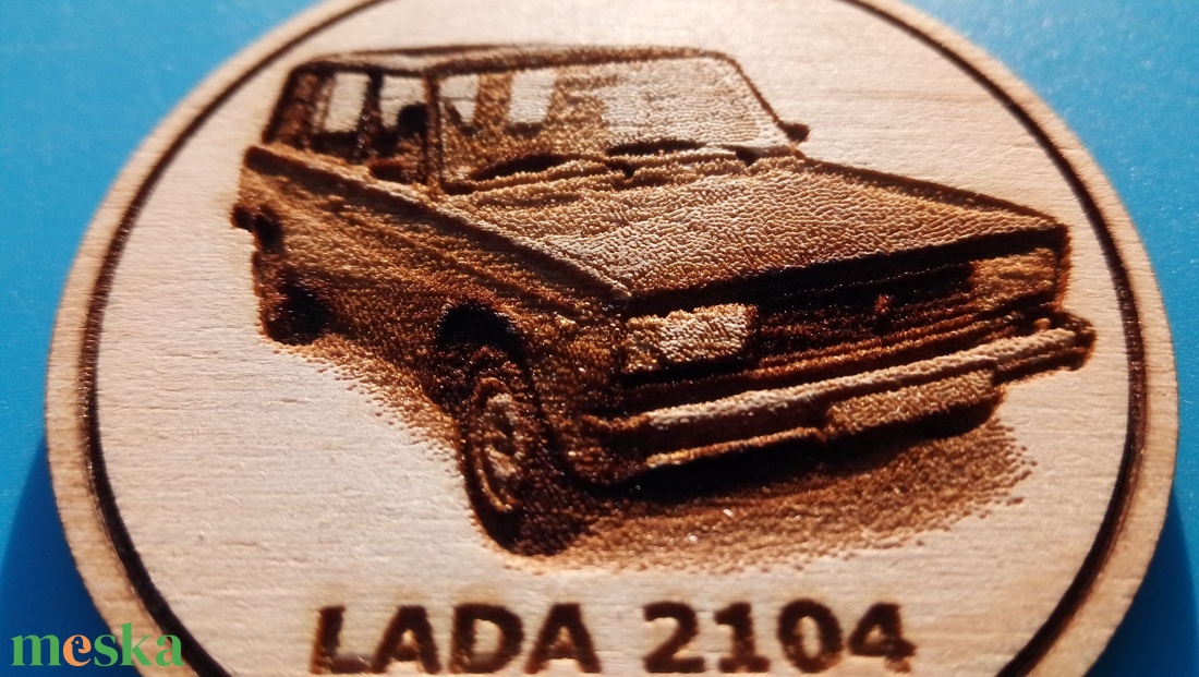 Lada 2104 mintás hűtőmágnes. Ladás gravírozás. (piros) - otthon & életmód - konyhafelszerelés, tálalás - konyhai dekoráció - hűtőmágnes - Meska.hu