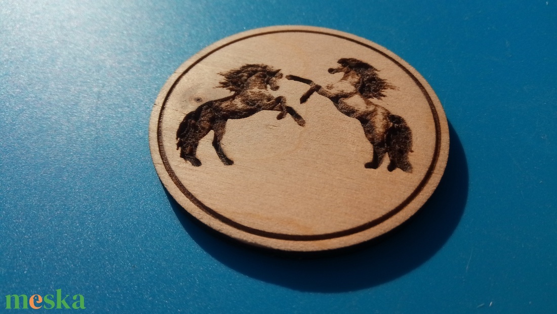 Ágaskodó lovak mintás hűtőmágnes. - otthon & életmód - konyhafelszerelés, tálalás - konyhai dekoráció - hűtőmágnes - Meska.hu Ágaskodó lovak mintás hűtőmágnes. - otthon & életmód - konyhafelszerelés, tálalás - konyhai dekoráció - hűtőmágnes - Meska.hu