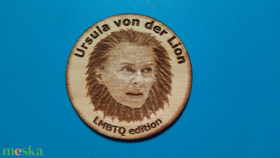 Hűtőmágnes Ursula Von Der Lion (Igen, oroszlán.) mintával. Egyedileg készített mágneseket rendelhettek. - otthon & életmód - konyhafelszerelés, tálalás - konyhai dekoráció - hűtőmágnes - Meska.hu