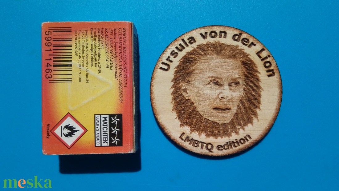 Hűtőmágnes Ursula Von Der Lion (Igen, oroszlán.) mintával. Egyedileg készített mágneseket rendelhettek. - otthon & életmód - konyhafelszerelés, tálalás - konyhai dekoráció - hűtőmágnes - Meska.hu
