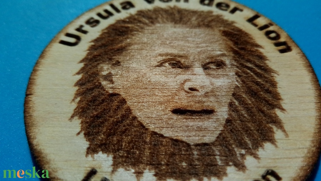Hűtőmágnes Ursula Von Der Lion (Igen, oroszlán.) mintával. Egyedileg készített mágneseket rendelhettek. - otthon & életmód - konyhafelszerelés, tálalás - konyhai dekoráció - hűtőmágnes - Meska.hu