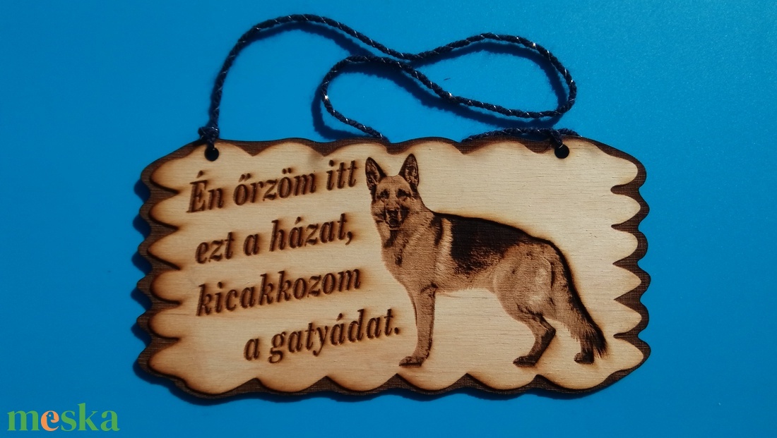 Kutyatábla. Német juhász és szöveg gravírozással. Vigyázz a kutya harap helyett. (kicakkozom) - esküvő - dekoráció - tábla & jelzés - Meska.hu