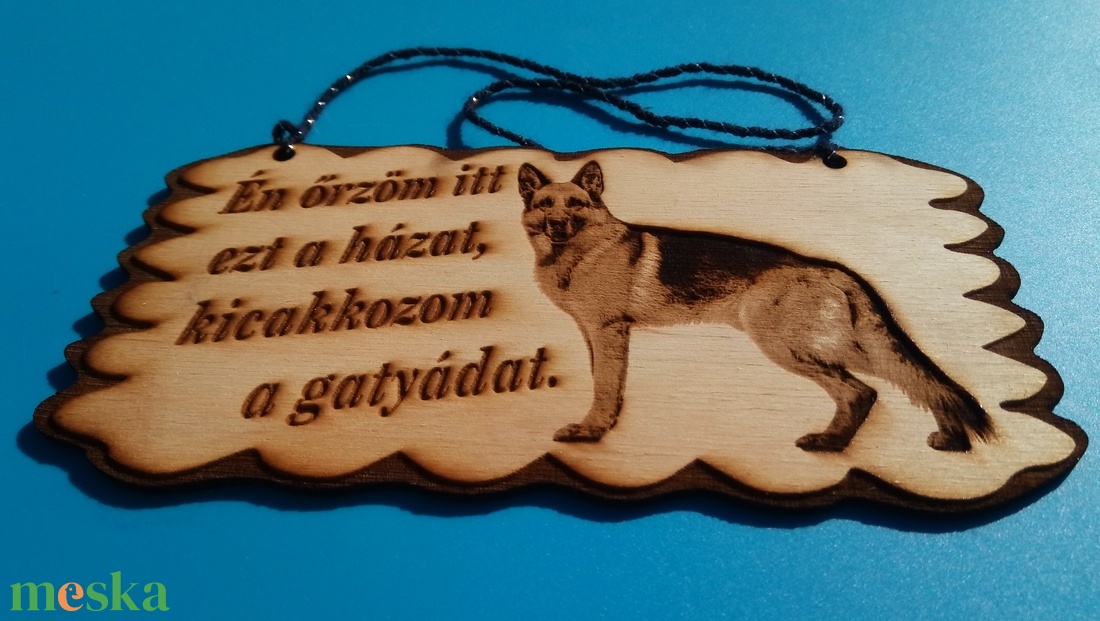 Kutyatábla. Német juhász és szöveg gravírozással. Vigyázz a kutya harap helyett. (kicakkozom) - esküvő - dekoráció - tábla & jelzés - Meska.hu