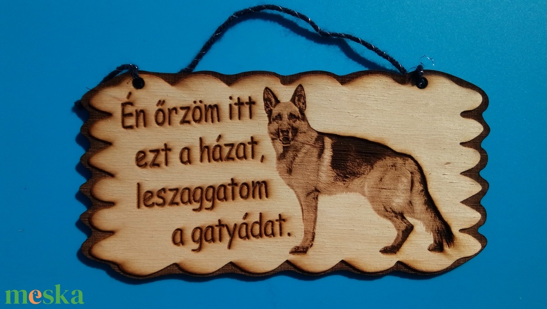 Kutyatábla. Német juhász és szöveg gravírozással. Vigyázz a kutya harap helyett. (leszaggatom) - esküvő - dekoráció - tábla & jelzés - Meska.hu