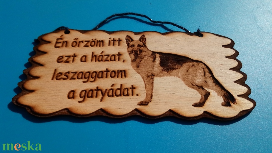 Kutyatábla. Német juhász és szöveg gravírozással. Vigyázz a kutya harap helyett. (leszaggatom) - esküvő - dekoráció - tábla & jelzés - Meska.hu