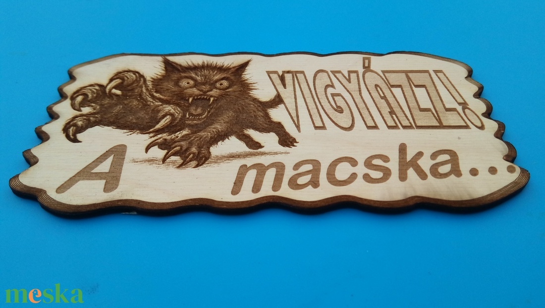 Kutyatábla, macskával. Vigyázz a kutya harap helyett. VIGYÁZZ!! A macska... Macsek rajongóknak, vicces kivitelben. - esküvő - dekoráció - tábla & jelzés - Meska.hu