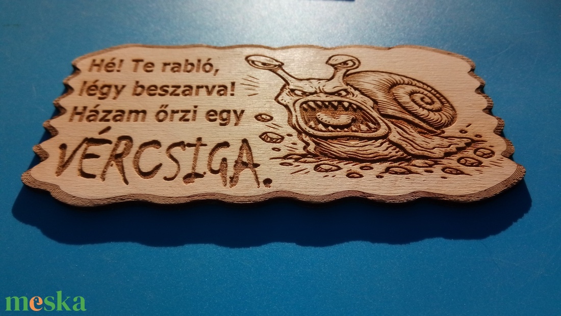 Kutyatábla, vércsigával. Vigyázz a kutya harap helyett. VIGYÁZZ!! A vércsiga!... (rablós) - esküvő - dekoráció - tábla & jelzés - Meska.hu