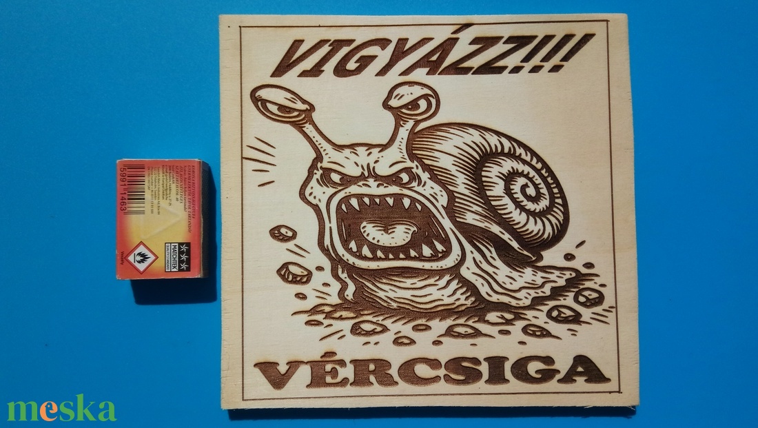 VUGYÁZZ! Vércsiga. Vigyázz a kutya harap helyett. Hulladék anyagra készült tábla. Kültéret nem bírja. - esküvő - dekoráció - tábla & jelzés - Meska.hu