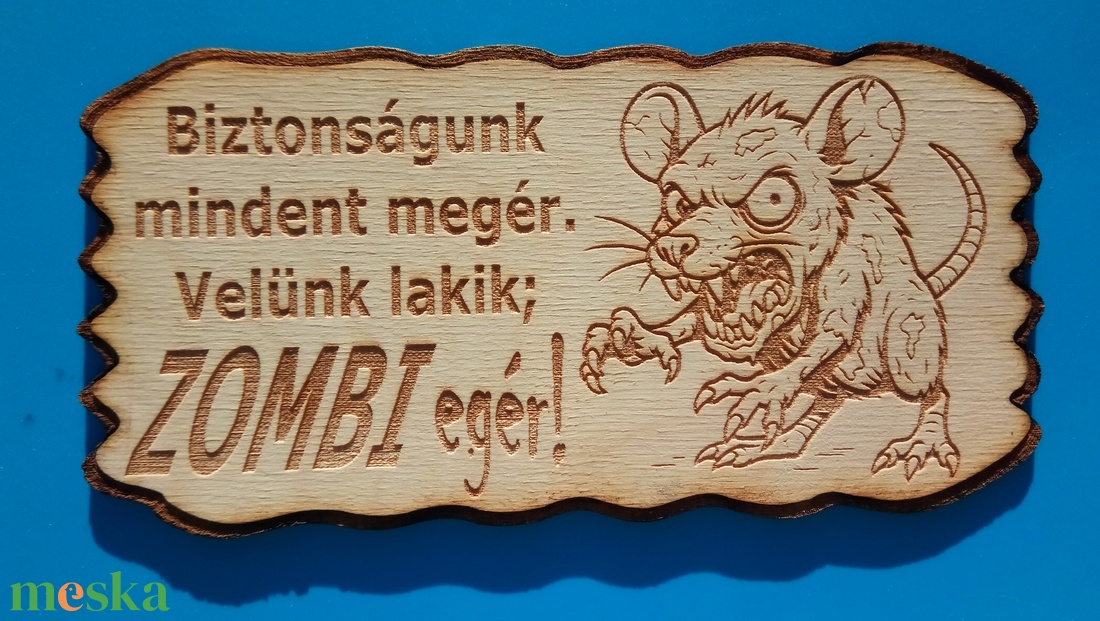 Kutyatábla, zombi egérrel. Vigyázz a kutya harap helyett. VIGYÁZZ!! ZOMBIegér!... (velünk lakik) - esküvő - dekoráció - tábla & jelzés - Meska.hu
