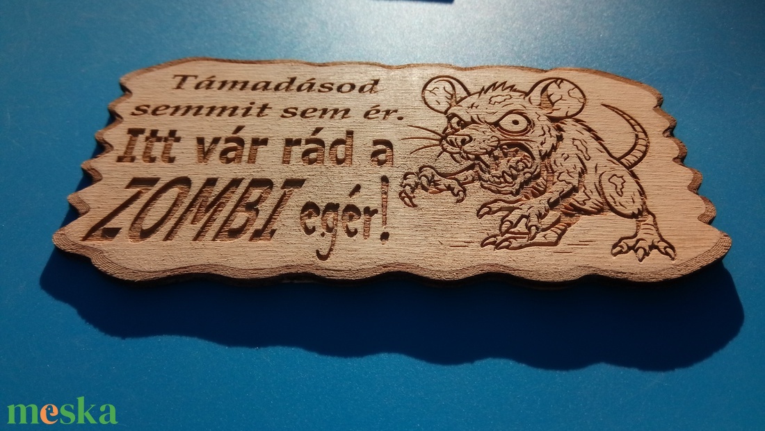Kutyatábla, zombi egérrel. Vigyázz a kutya harap helyett. VIGYÁZZ!! zombiegér!... (vár rád) - esküvő - dekoráció - tábla & jelzés - Meska.hu