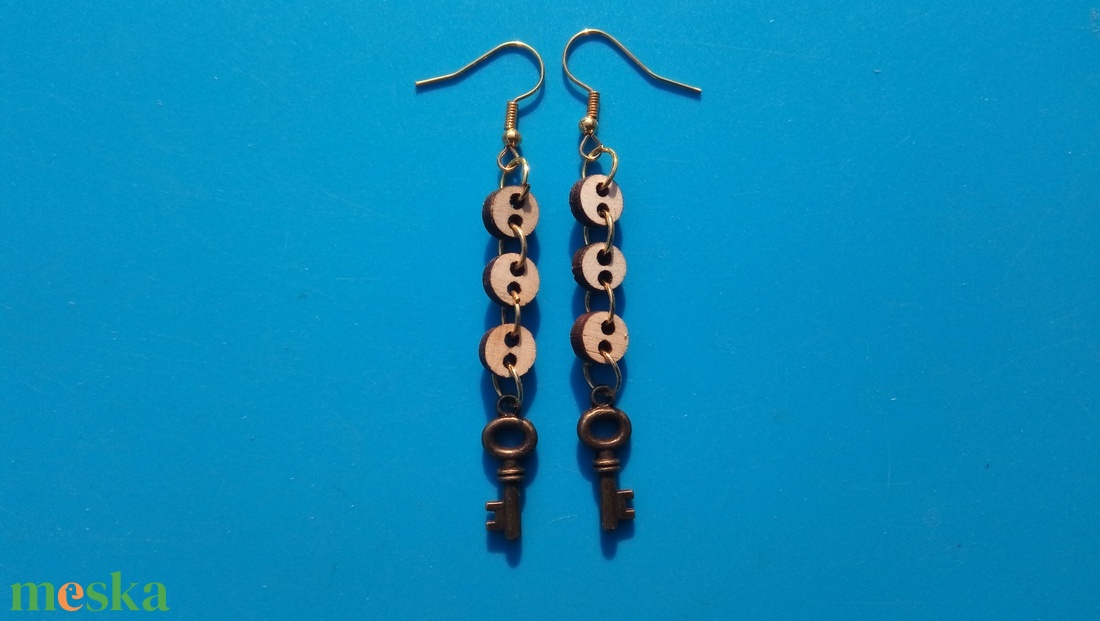 Kulcsos fülbevaló. (tömbzsi) Láncos. - esküvő - ékszer - fülbevaló - Meska.hu