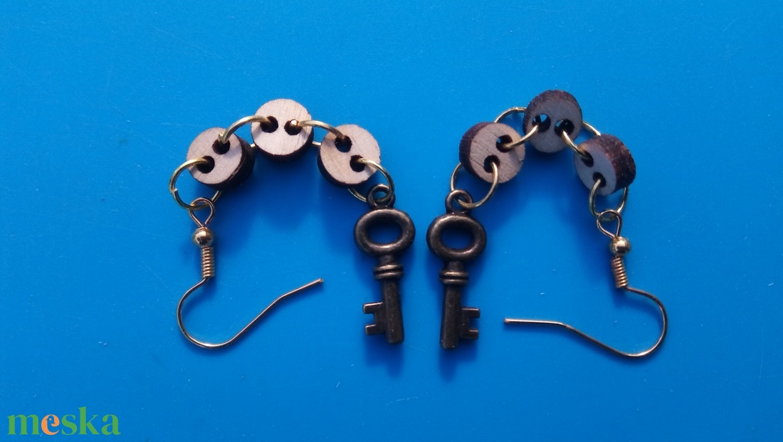 Kulcsos fülbevaló. (tömbzsi) Láncos. - esküvő - ékszer - fülbevaló - Meska.hu