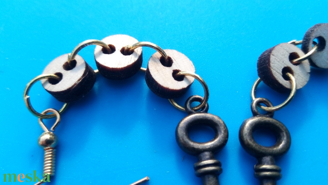 Kulcsos fülbevaló. (tömbzsi) Láncos. - esküvő - ékszer - fülbevaló - Meska.hu