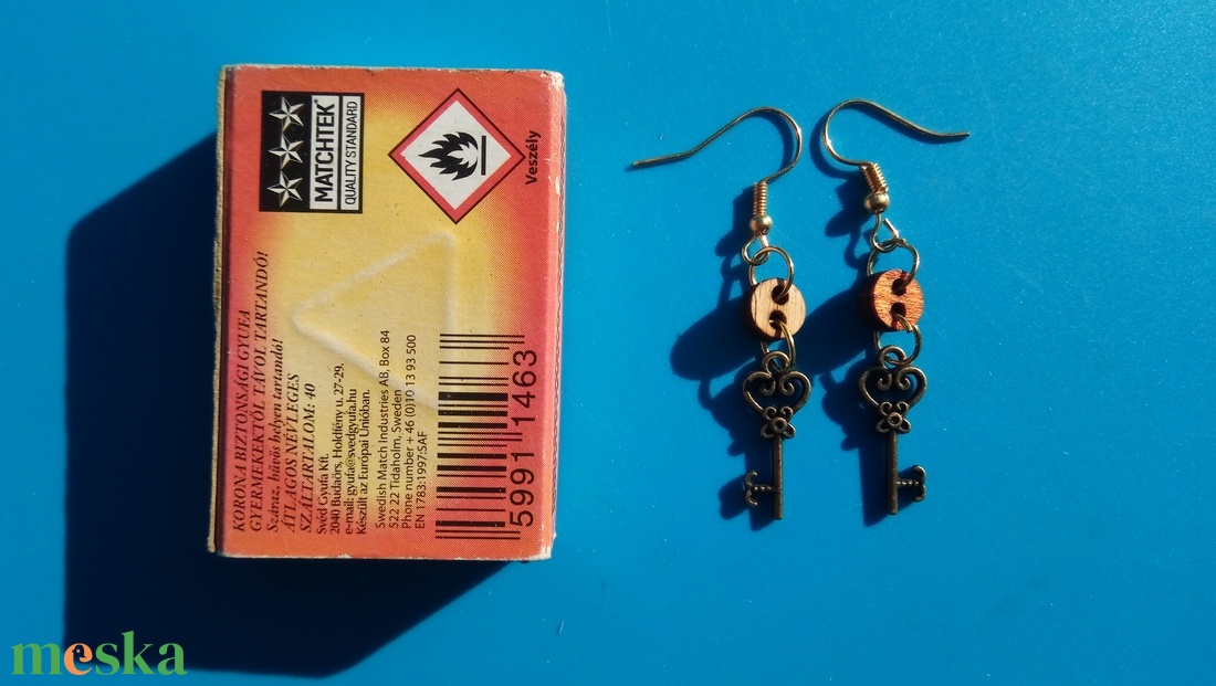 Kulcsos fülbevaló. (bardvégü) Láncos.  - esküvő - ékszer - fülbevaló - Meska.hu