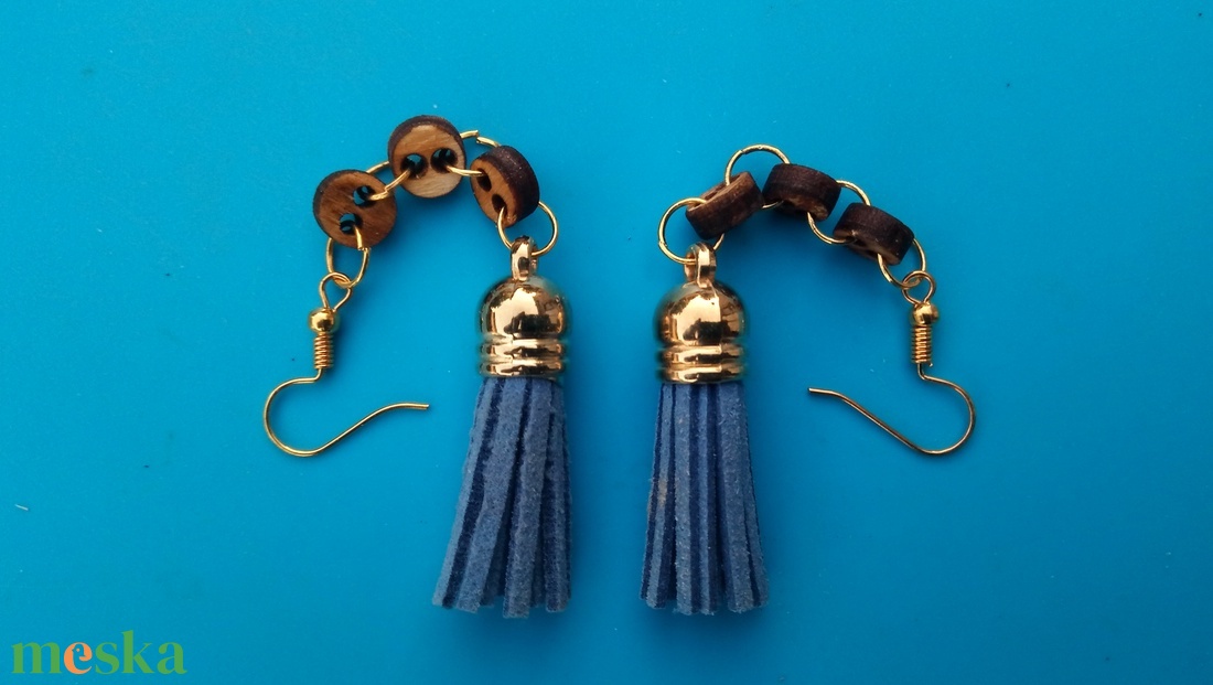 Bojtos fülbevaló. (kékmübőr) Láncos.  - esküvő - ékszer - fülbevaló - Meska.hu