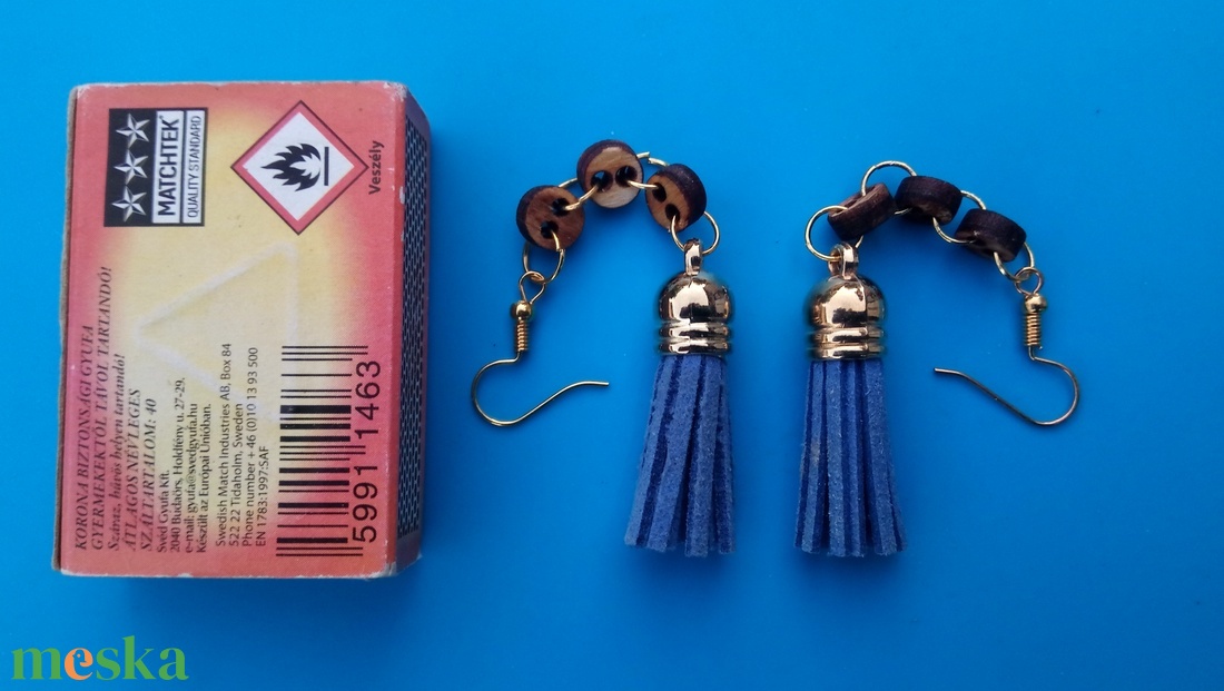 Bojtos fülbevaló. (kékmübőr) Láncos.  - esküvő - ékszer - fülbevaló - Meska.hu