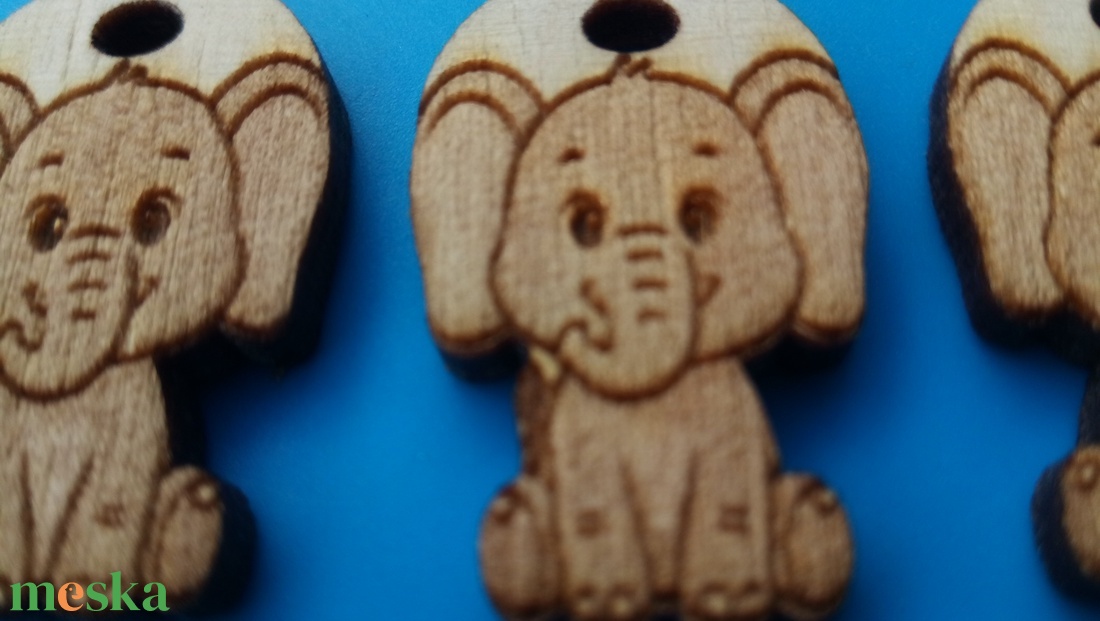 Elefántos cipőfűződísz. Dísz elefánttal. Elefánt mintával készüilt karlánc, bokalánc alapanyag. - ékszer - lábdísz és testékszer - lábgyűrű és lábdísz - Meska.hu