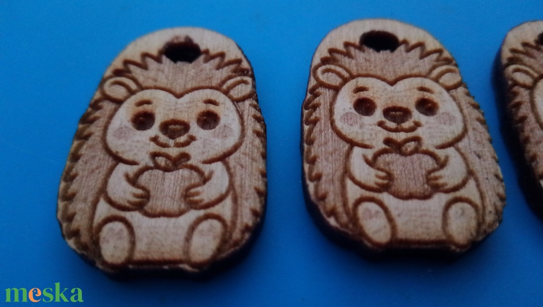 Sünis cipőfűződísz. Süni, sündisznó mintás dísz. - táska & tok - kulcstartó & táskadísz - kulcstartó - Meska.hu