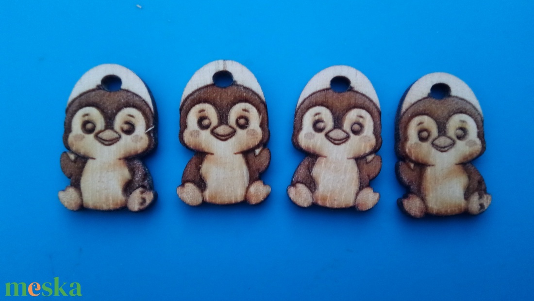 Pingvines cipőfűződísz. Egyedi ajándék. Pingvin dísz cipőre. Cipő disz. - ékszer - lábdísz és testékszer - lábgyűrű és lábdísz - Meska.hu