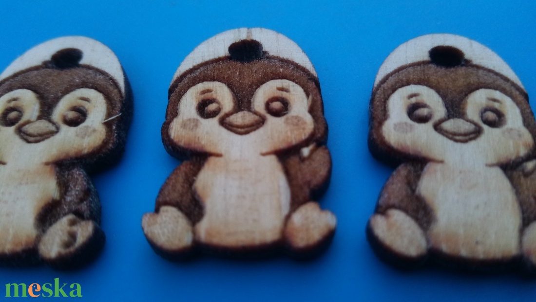 Pingvines cipőfűződísz. Egyedi ajándék. Pingvin dísz cipőre. Cipő disz. - ékszer - lábdísz és testékszer - lábgyűrű és lábdísz - Meska.hu