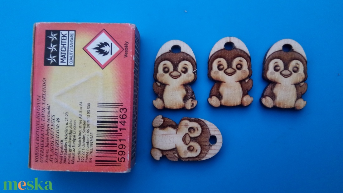 Pingvines cipőfűződísz. Egyedi ajándék. Pingvin dísz cipőre. Cipő disz. - ékszer - lábdísz és testékszer - lábgyűrű és lábdísz - Meska.hu