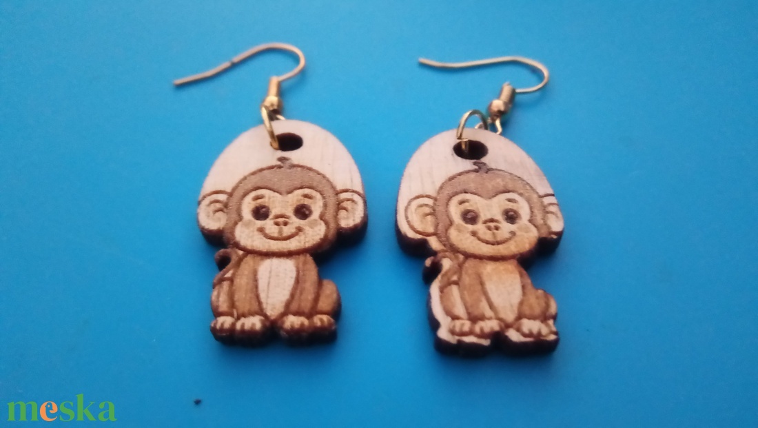 Gravírozott, kivágott majmos fülbevaló. Majom mintás füldísz. - esküvő - ékszer - fülbevaló - Meska.hu