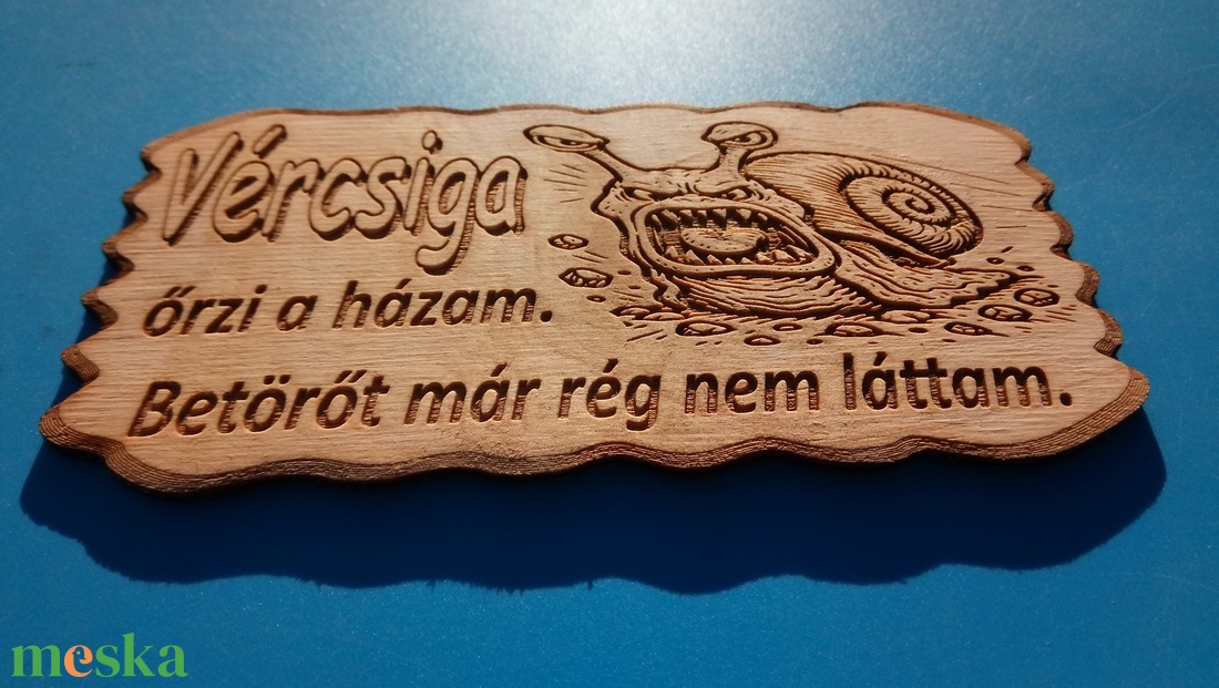 Kutyatábla, vércsigával. Vigyázz a kutya harap helyett. VIGYÁZZ!! A vércsiga!... (rablós) - esküvő - dekoráció - tábla & jelzés - Meska.hu