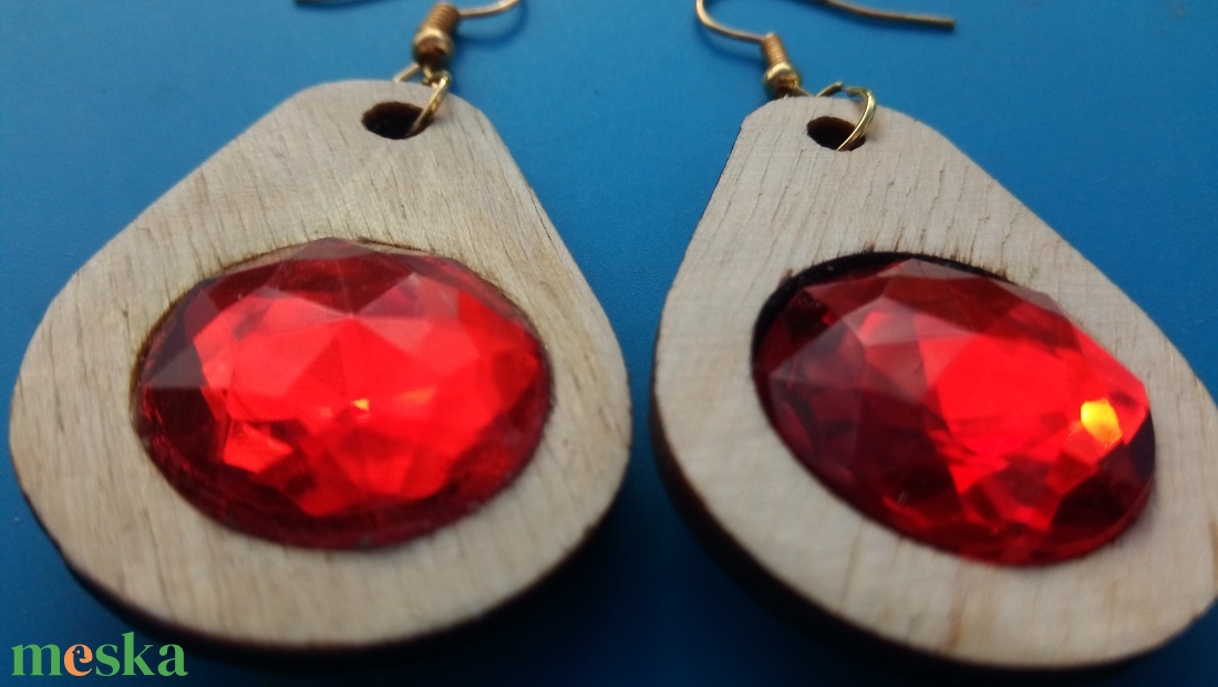 (Mű) Rubin köves fülbevaló. A rubint mind a két oldalon megtalálható.  - esküvő - ékszer - fülbevaló - Meska.hu