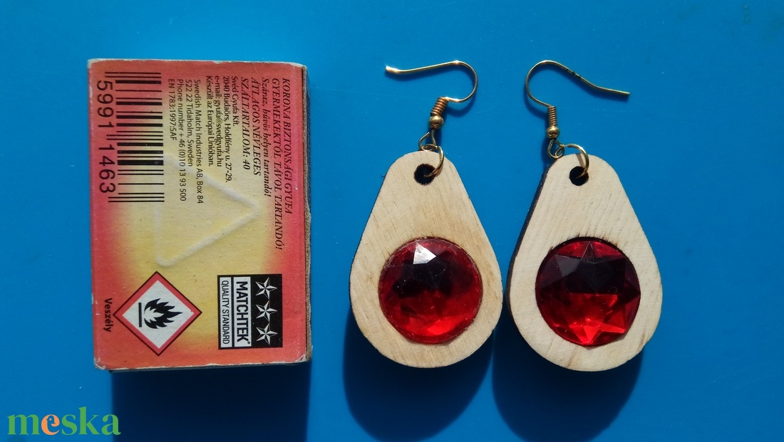 (Mű) Rubin köves fülbevaló. A rubint mind a két oldalon megtalálható.  - esküvő - ékszer - fülbevaló - Meska.hu