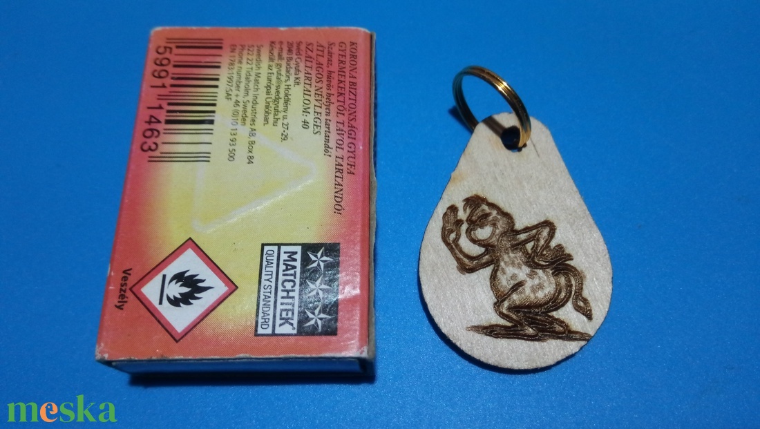 Gravírozott Grincs pacsi, Grincses hűtőmágnes, kulcstartó. - otthon & életmód - konyhafelszerelés, tálalás - konyhai dekoráció - hűtőmágnes - Meska.hu