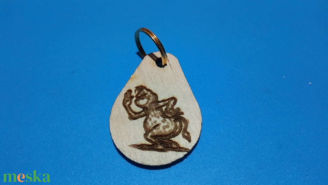 Gravírozott Grincs pacsi, Grincses hűtőmágnes, kulcstartó. - otthon & életmód - konyhafelszerelés, tálalás - konyhai dekoráció - hűtőmágnes - Meska.hu