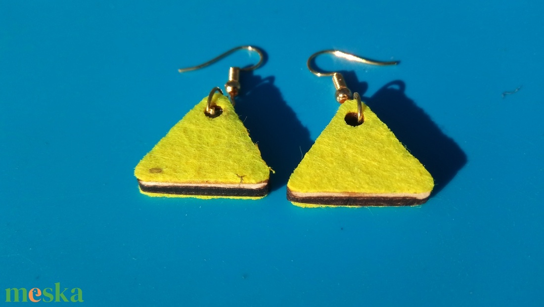 Sárga filc bevonatú buli fülbevaló. Karácsonyra, szilveszterre, mikulásra, vidám házibuliba, koncertre vagy ajándékba. - esküvő - ékszer - fülbevaló - Meska.hu