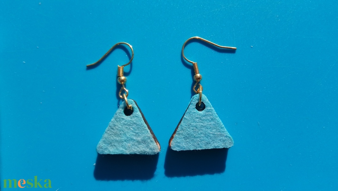 Vil.kék filc bevonatú buli fülbevaló. Karácsonyra, szilveszterre, mikulásra, vidám házibuliba, koncertre vagy ajándékba. - esküvő - ékszer - fülbevaló - Meska.hu