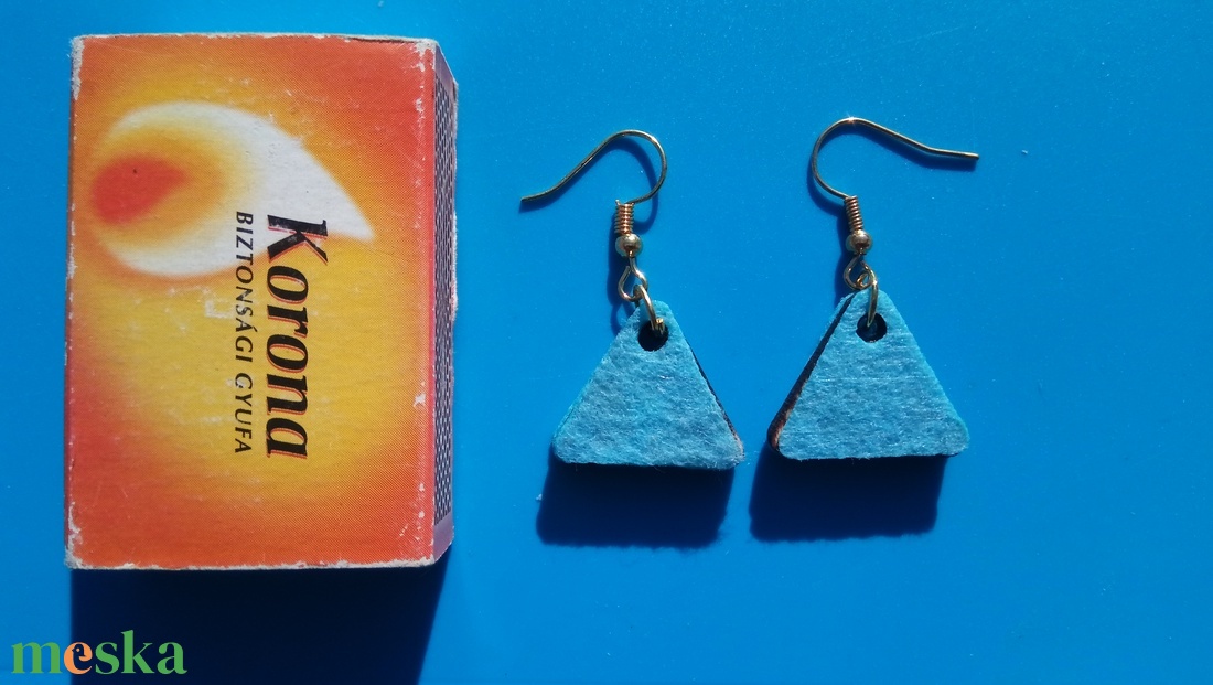 Vil.kék filc bevonatú buli fülbevaló. Karácsonyra, szilveszterre, mikulásra, vidám házibuliba, koncertre vagy ajándékba. - esküvő - ékszer - fülbevaló - Meska.hu