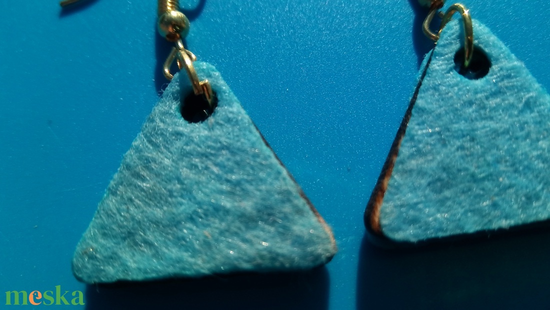 Vil.kék filc bevonatú buli fülbevaló. Karácsonyra, szilveszterre, mikulásra, vidám házibuliba, koncertre vagy ajándékba. - esküvő - ékszer - fülbevaló - Meska.hu