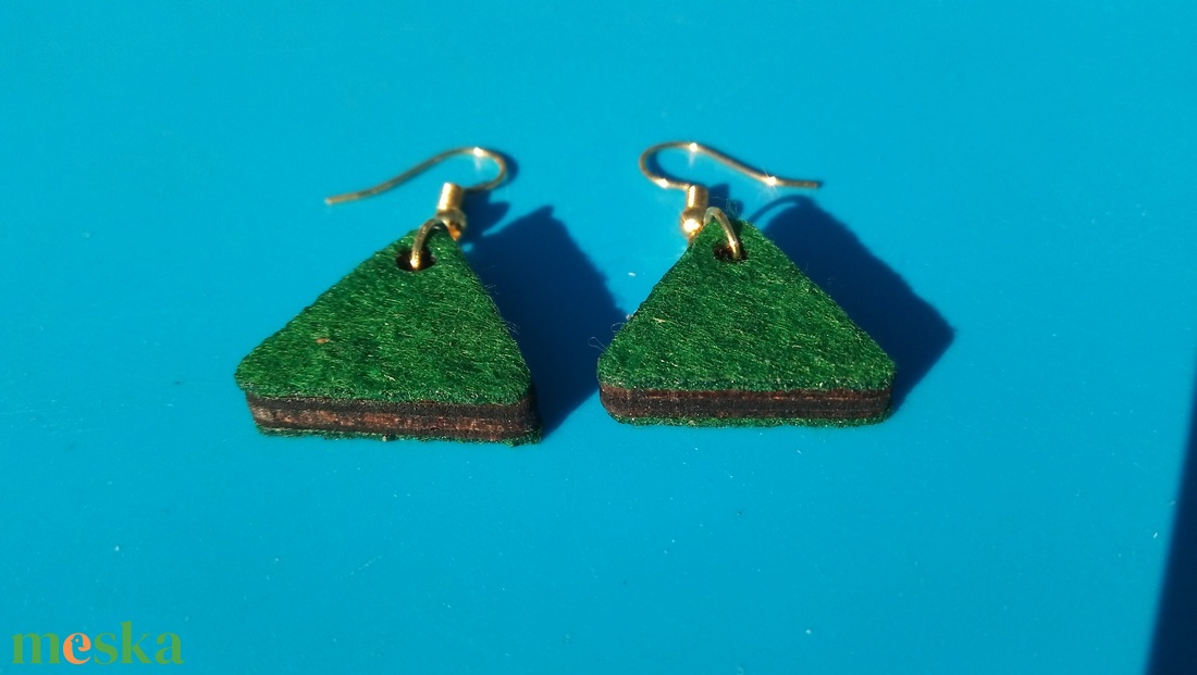 Zöld filc bevonatú buli fülbevaló. Karácsonyra, szilveszterre, mikulásra, vidám házibuliba, koncertre vagy ajándékba. - esküvő - ékszer - fülbevaló - Meska.hu