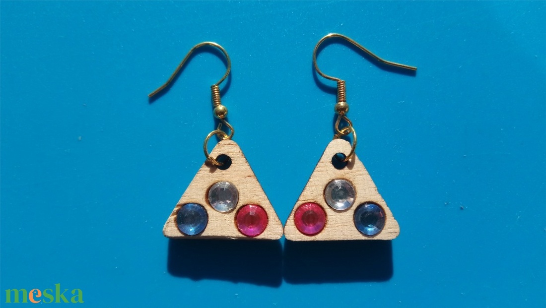 Kék, fehér, rózsaszín strasszos buli fülbevaló. Karácsonyra, szilveszterre, mikulásra, vidám házibuliba vagy ajándékba. - esküvő - ékszer - fülbevaló - Meska.hu