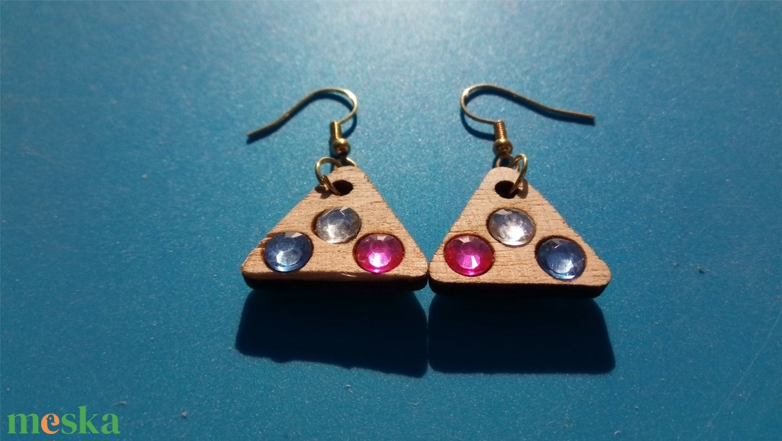 Kék, fehér, rózsaszín strasszos buli fülbevaló. Karácsonyra, szilveszterre, mikulásra, vidám házibuliba vagy ajándékba. - esküvő - ékszer - fülbevaló - Meska.hu