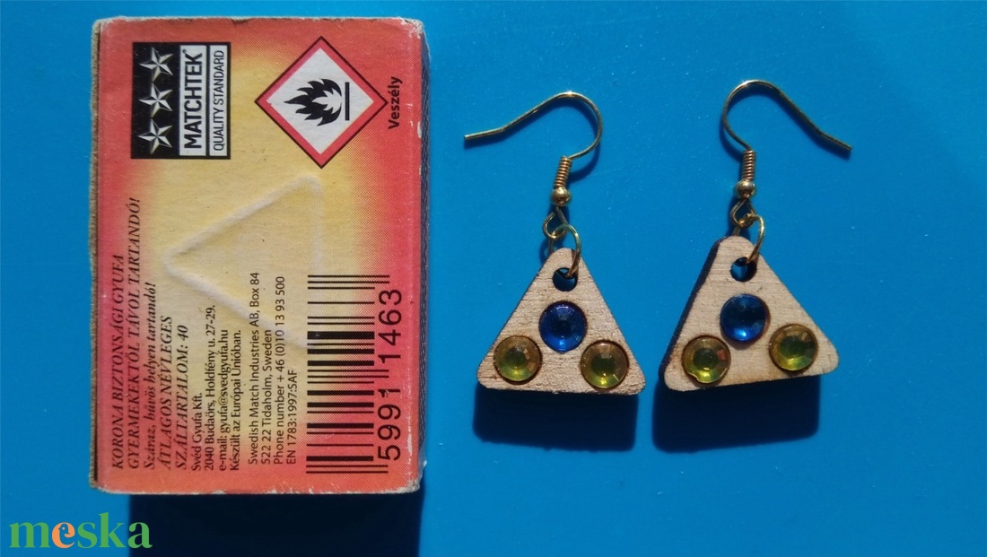 Kék, sárga strasszos buli fülbevaló. Karácsonyra, szilveszterre, mikulásra, vidám házibuliba, koncertre vagy ajándékba. - esküvő - ékszer - fülbevaló - Meska.hu