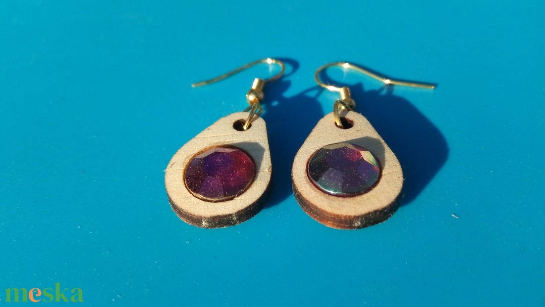 Színjátszó strasszos csepp fülbevaló. Karácsonyra, szilveszterre, mikulásra, vidám házibuliba, koncertre vagy ajándékba. - esküvő - ékszer - fülbevaló - Meska.hu