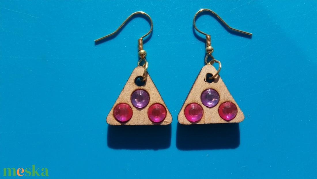 Lila, rózsaszín strasszos fülbevaló. Karácsonyra, szilveszterre, mikulásra, vidám házibuliba, koncertre vagy ajándékba. - esküvő - ékszer - fülbevaló - Meska.hu