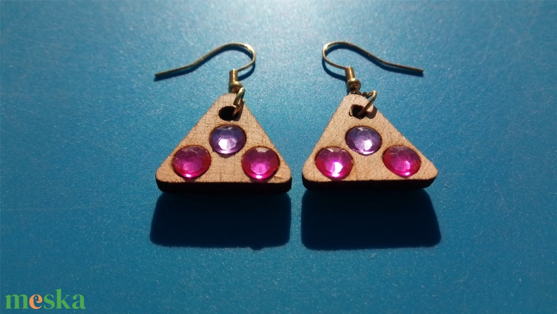 Lila, rózsaszín strasszos fülbevaló. Karácsonyra, szilveszterre, mikulásra, vidám házibuliba, koncertre vagy ajándékba. - esküvő - ékszer - fülbevaló - Meska.hu