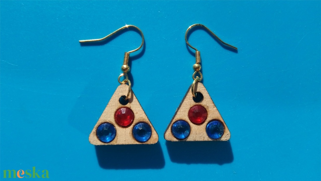 Piros, kék strasszos buli fülbevaló. Karácsonyra, szilveszterre, mikulásra, vidám házibuliba, koncertre vagy ajándékba. - esküvő - ékszer - fülbevaló - Meska.hu