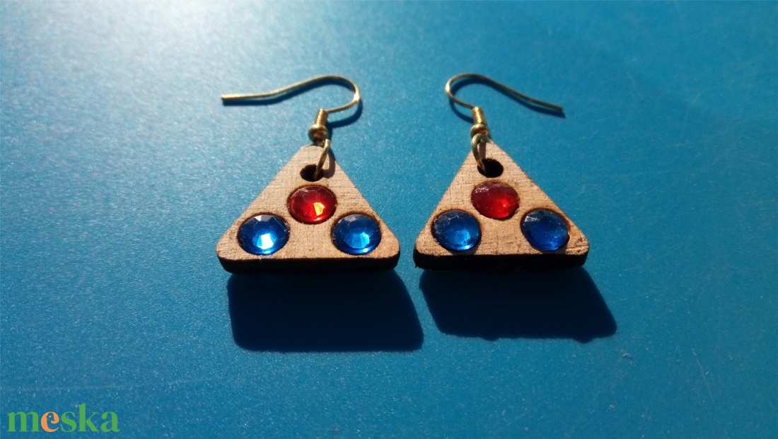 Piros, kék strasszos buli fülbevaló. Karácsonyra, szilveszterre, mikulásra, vidám házibuliba, koncertre vagy ajándékba. - esküvő - ékszer - fülbevaló - Meska.hu