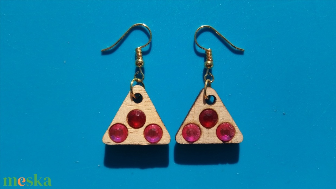 Piros, rózsaszín strasszos fülbevaló. Karácsonyra, szilveszterre, mikulásra, vidám házibuliba, koncertre vagy ajándékba. - esküvő - ékszer - fülbevaló - Meska.hu