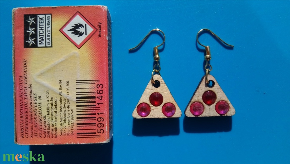 Piros, rózsaszín strasszos fülbevaló. Karácsonyra, szilveszterre, mikulásra, vidám házibuliba, koncertre vagy ajándékba. - esküvő - ékszer - fülbevaló - Meska.hu