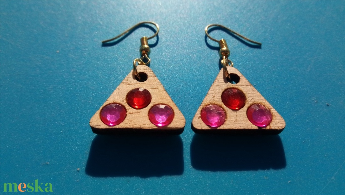 Piros, rózsaszín strasszos fülbevaló. Karácsonyra, szilveszterre, mikulásra, vidám házibuliba, koncertre vagy ajándékba. - esküvő - ékszer - fülbevaló - Meska.hu