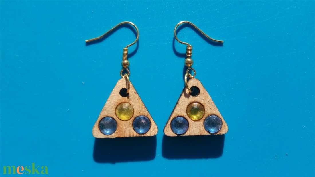 Sárga, kék strasszos buli fülbevaló Karácsonyra, szilveszterre, mikulásra, vidám házibuliba, koncertre vagy ajándékba. - esküvő - ékszer - fülbevaló - Meska.hu